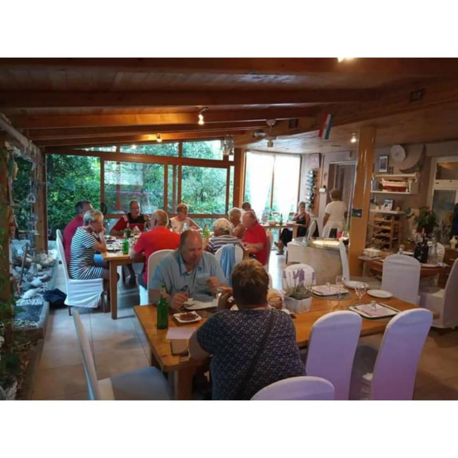 Privatunterkunft Pansion Stones Murter