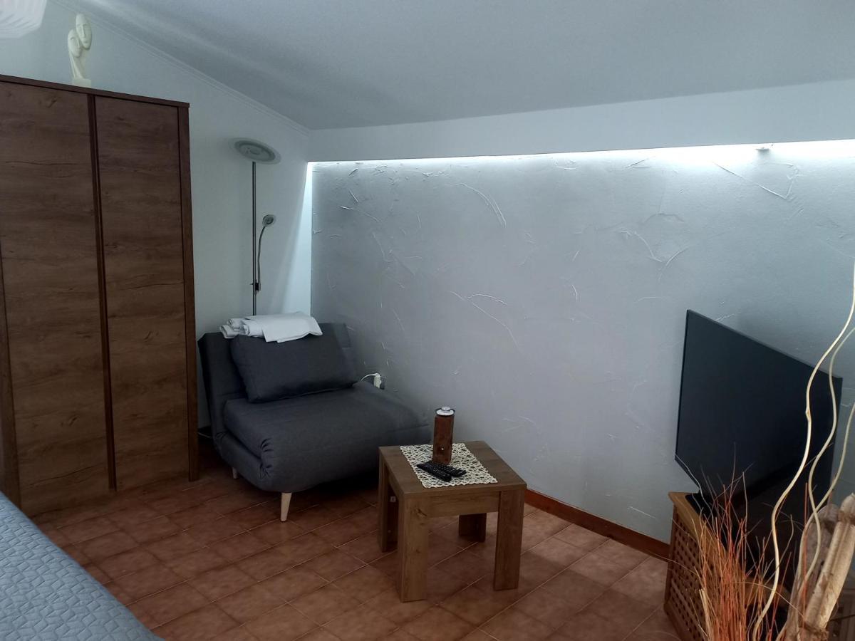 Pansion Stones Privatunterkunft Murter
